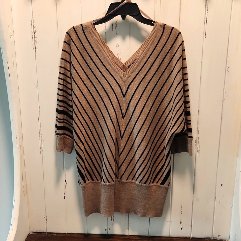 Dolman sleeve, black and tan sweater